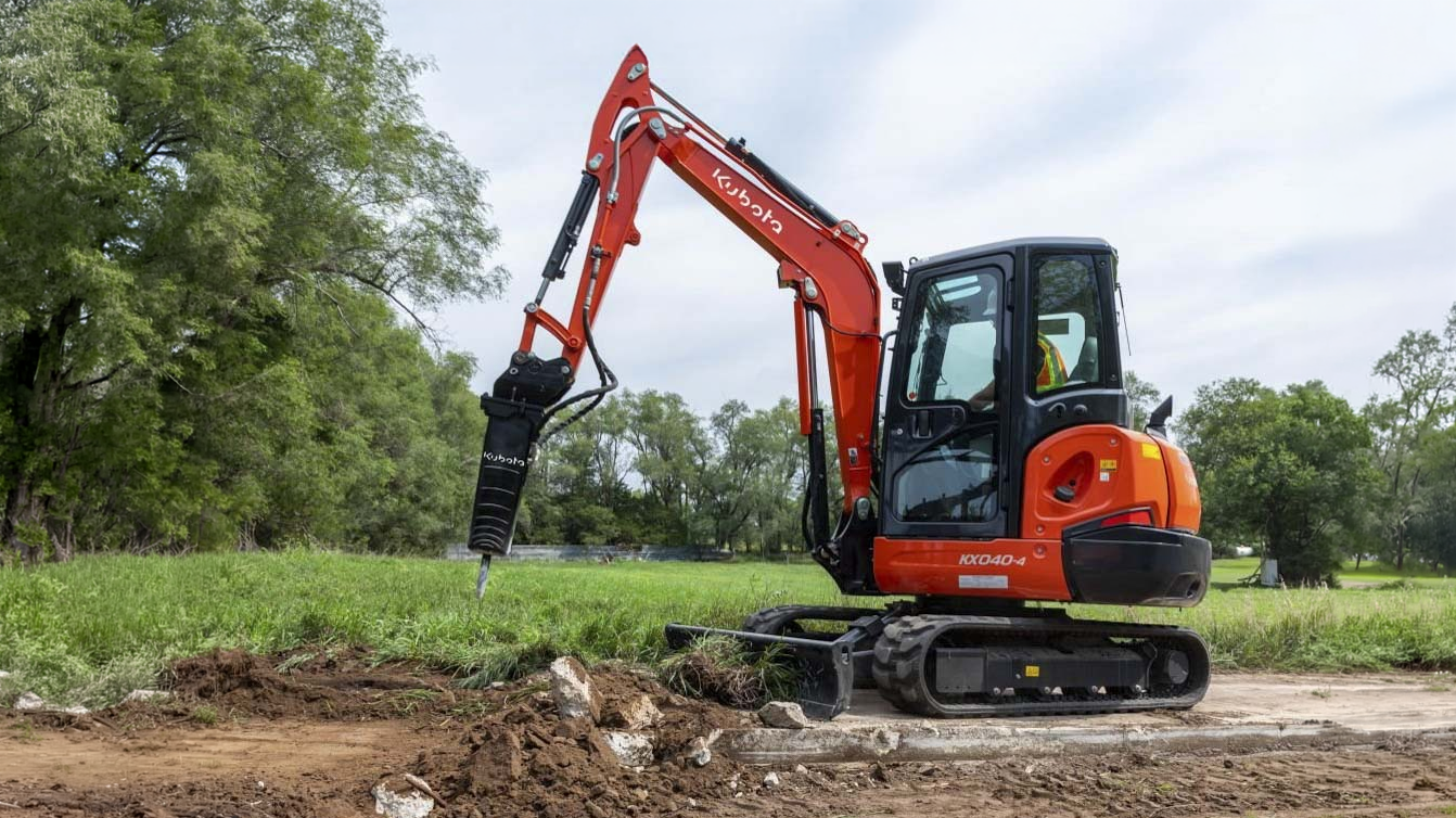 Accesorios para excavadora Kubota, incluyendo pulgar, martillo y barrena